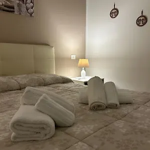 https://lucias-rooms.sicilyhotelsitaly.net
